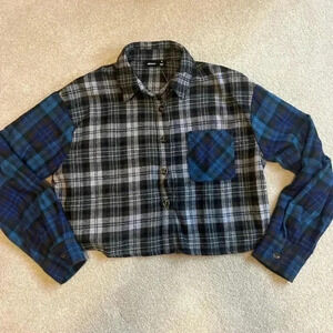 Women’s Cropped Plaid Flannel Shacket. NWT. Size Medium